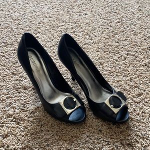BCBG pumps 👠